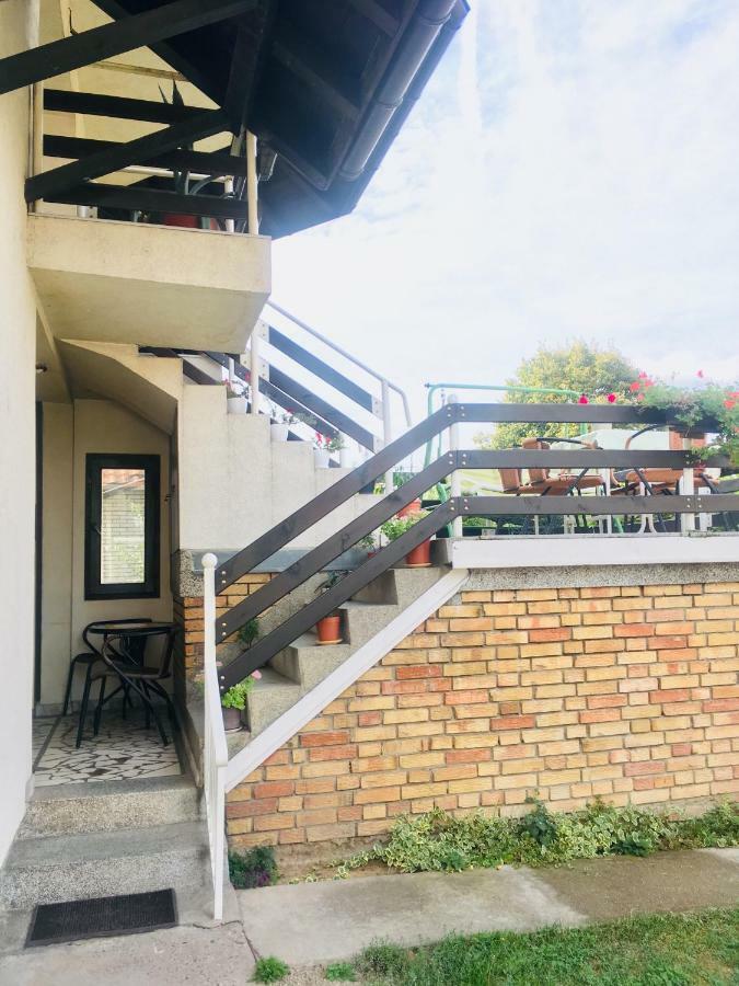 Stan Na Dan Loznica Appartement Buitenkant foto